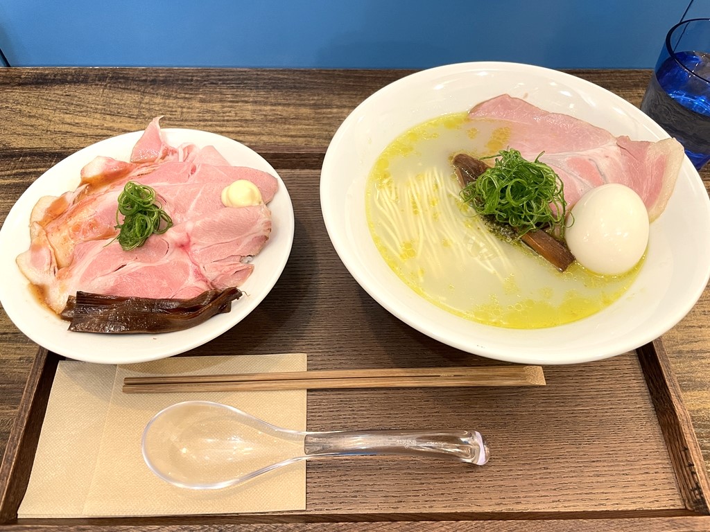 肉丼と牡蠣塩ラーメン